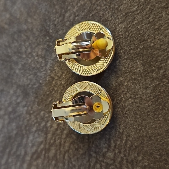 3/$30 VTG 1980s Mod Peach Frosted Cabochon Dome Clip-on Earrings - Picture 3 of 4